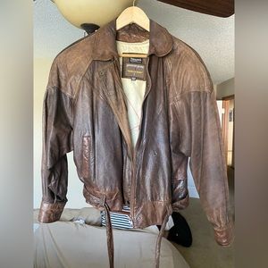 Vintage 1980s Wilsons Genuine Leather Adventure Bound Thinsulate Bomber Jacket